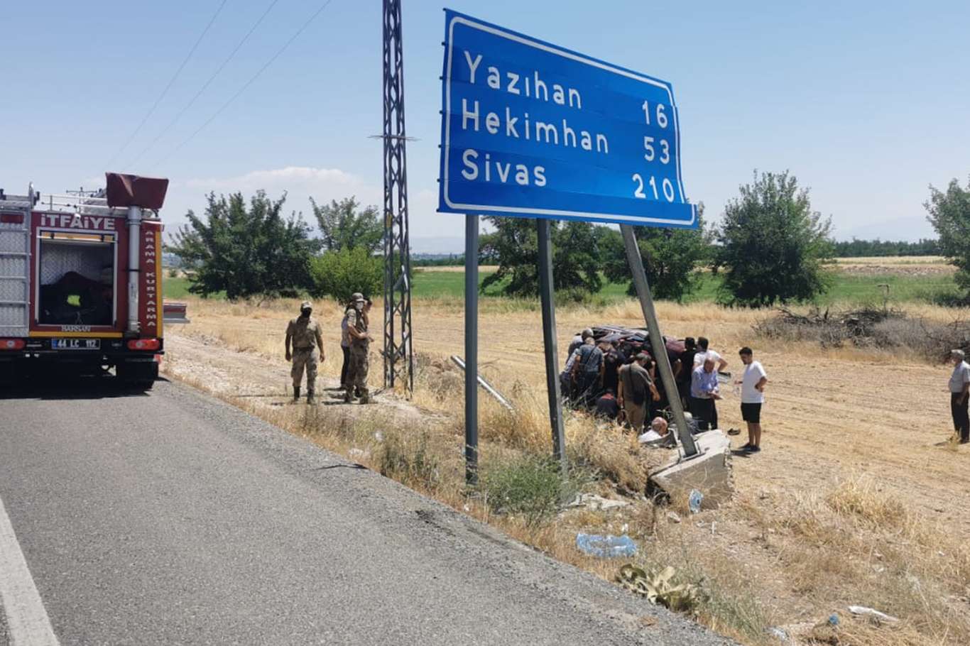 4 people injured in road accident in eastern Turkey